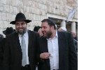 רב השכונה הרב אדרי עם רב בית הכנסת הרב גולדרייך.